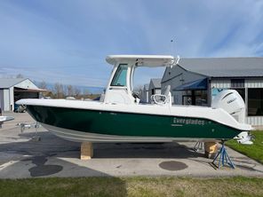 2023 Everglades 235 Center Console