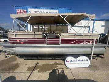 2018 Sun Tracker Party Barge 24 DLX