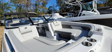 2023 Hurricane SunDeck 217 OB