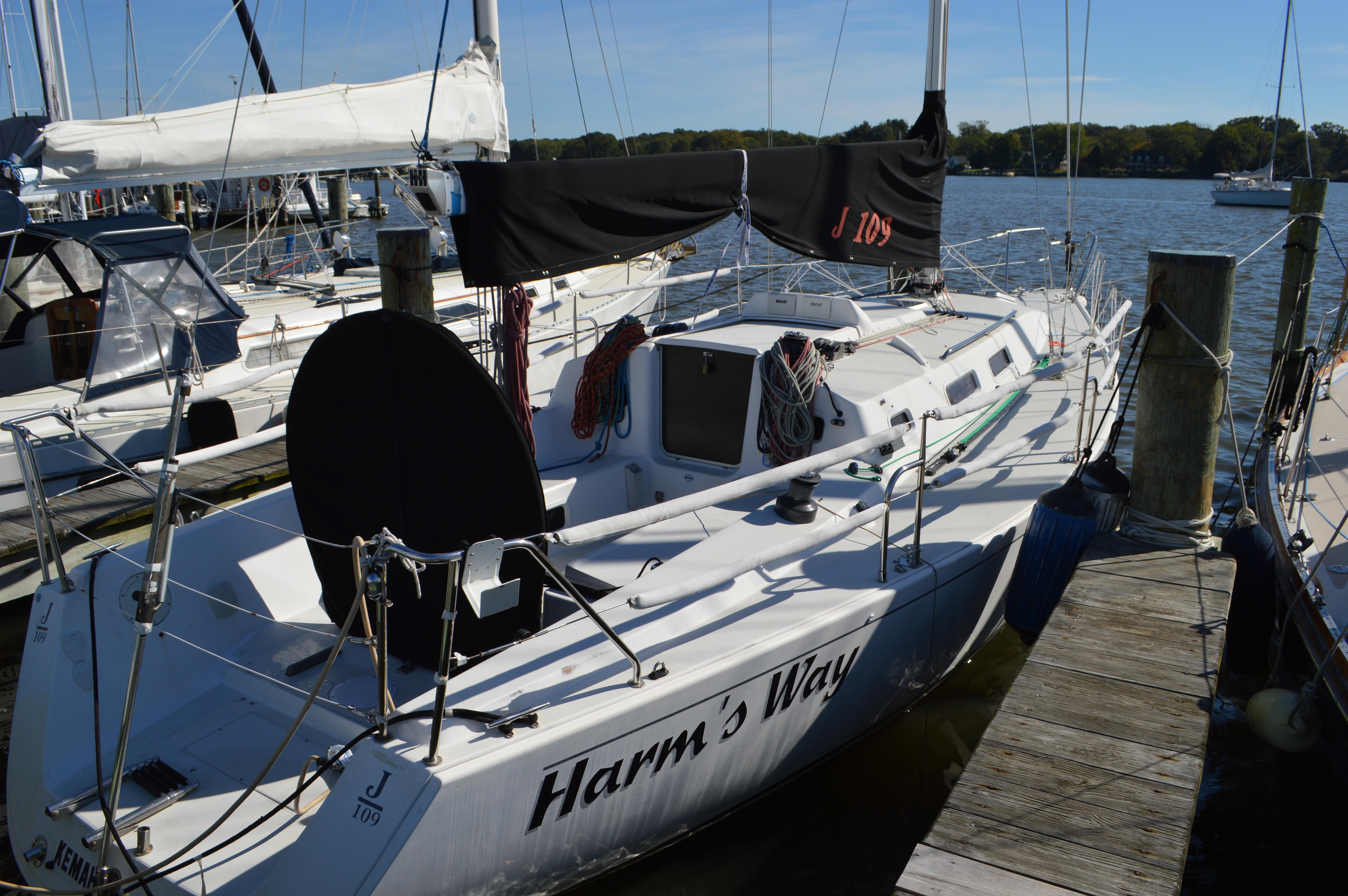 J/109 - At the Dock (2)