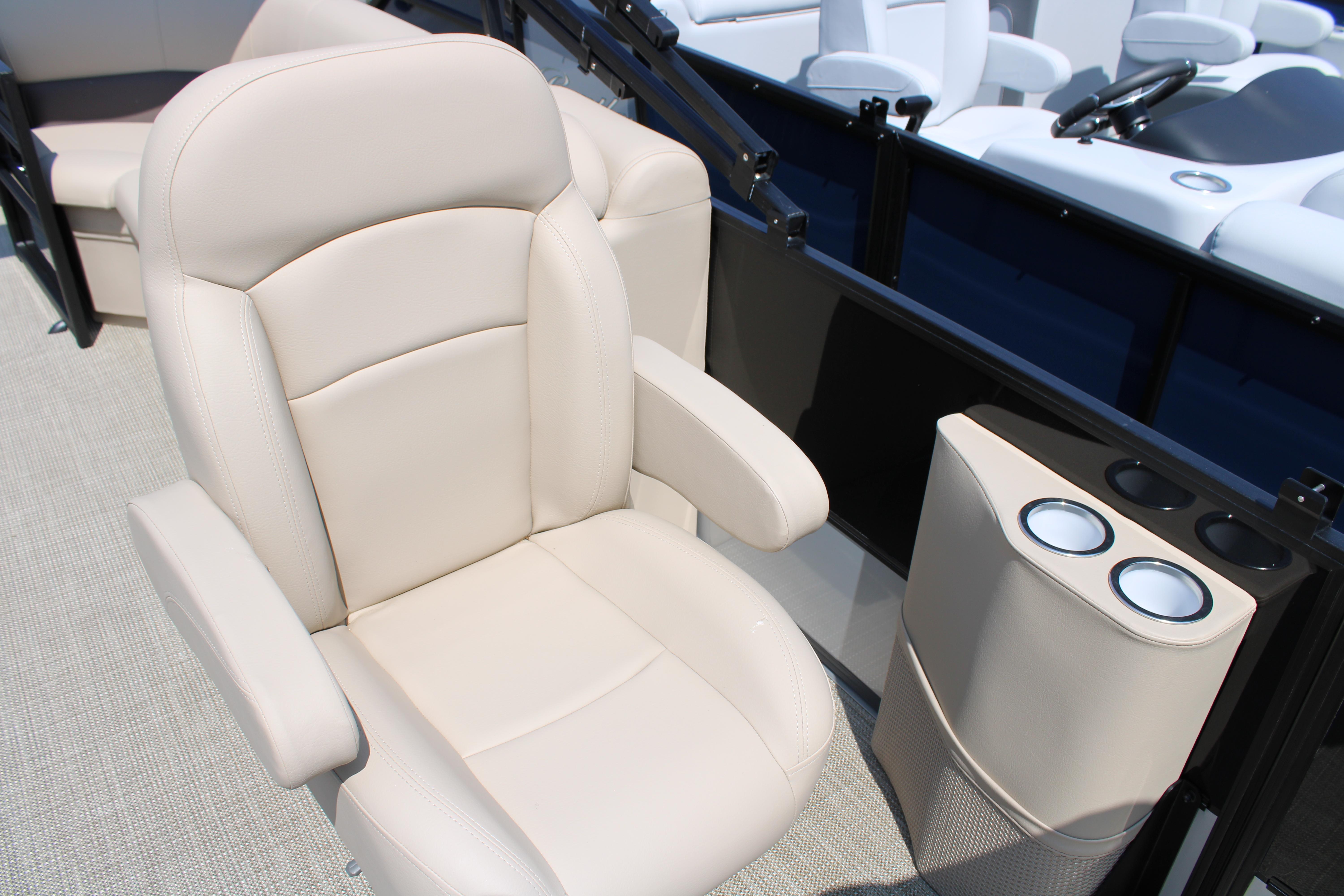 2023 Bentley Pontoons Legacy 240 Navigator