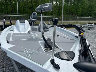 2024 Xpress H17 bass h17