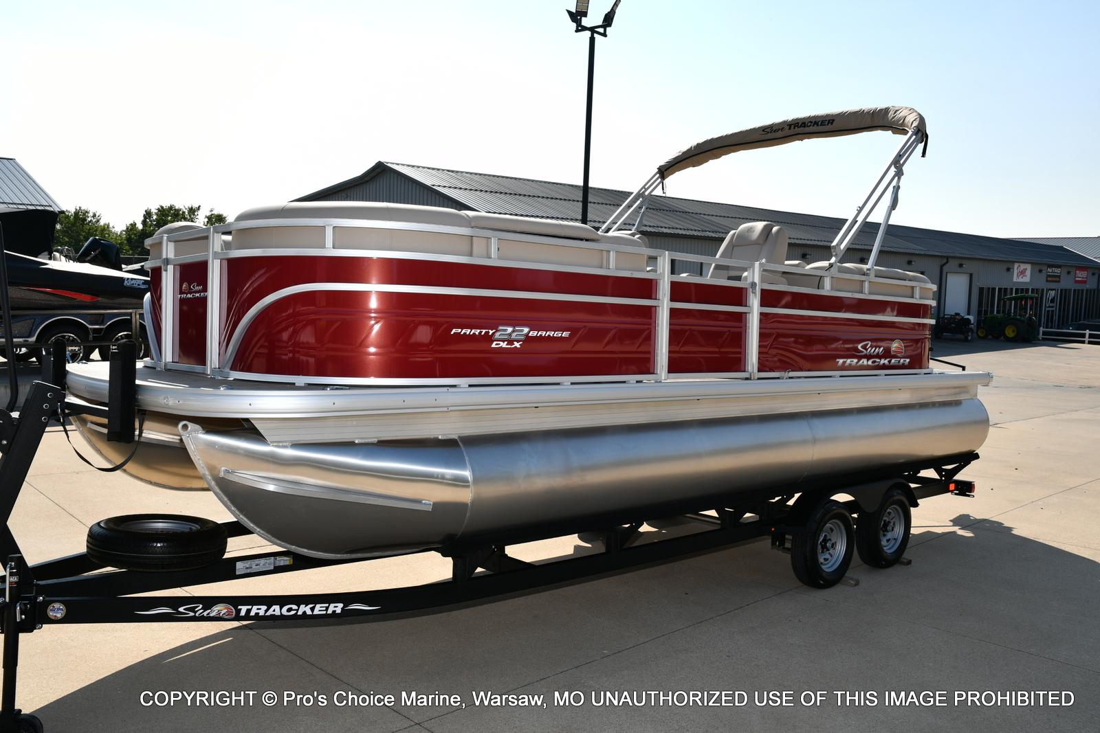 New 2024 Sun Tracker Party Barge 22 DLX, 65355 Warsaw Boat Trader
