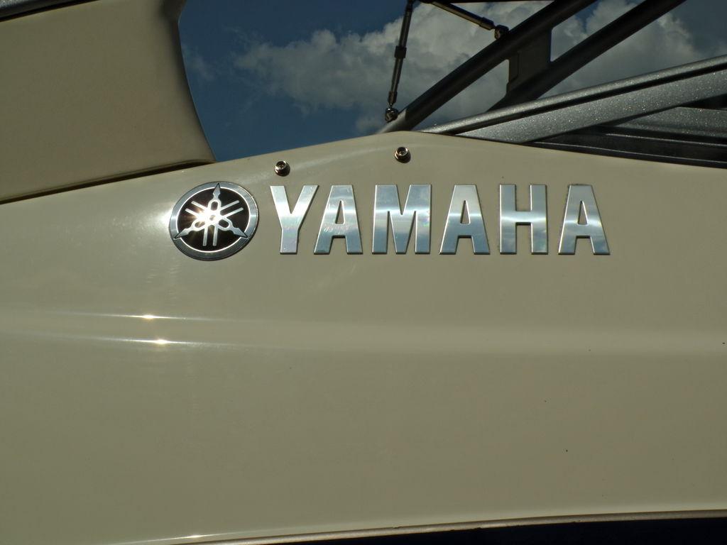 2015 Yamaha Boats 242 Limited