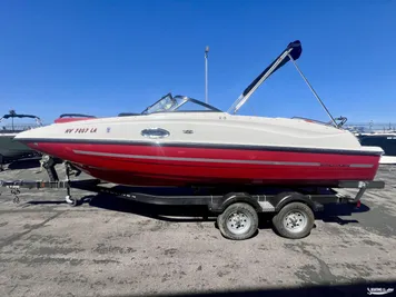 2016 Bayliner 215