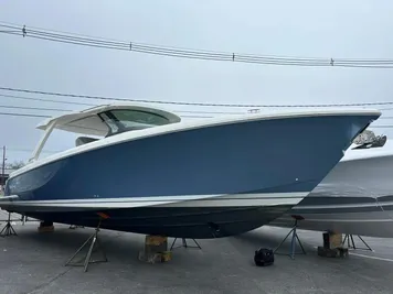 2022 Tiara Yachts 43 LS