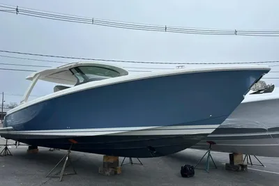 2022 Tiara Yachts 43 LS