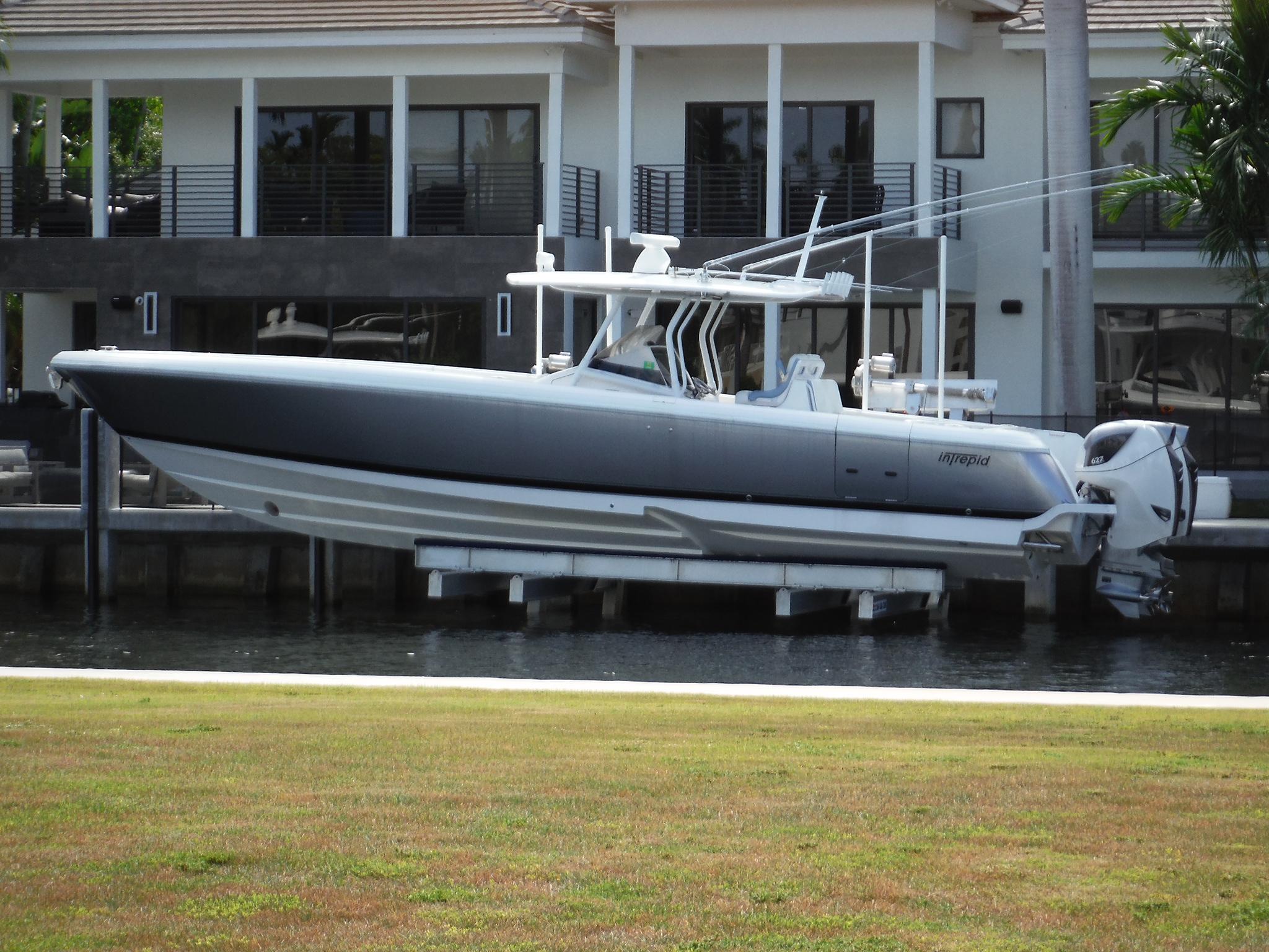 2015 Intrepid 400 Center Console