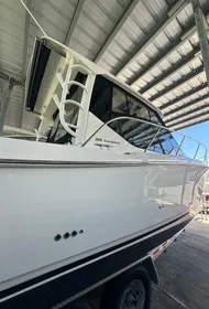 2022 Boston Whaler 325 Conquest