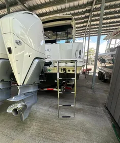 2022 Boston Whaler 325 Conquest