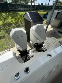 2022 Boston Whaler 325 Conquest