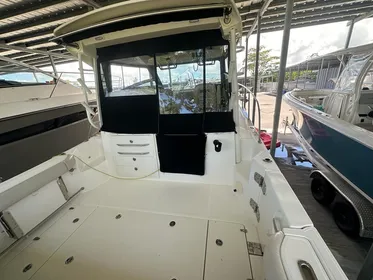 2022 Boston Whaler 325 Conquest