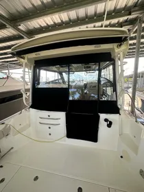 2022 Boston Whaler 325 Conquest