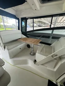 2022 Boston Whaler 325 Conquest