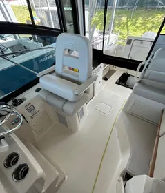 2022 Boston Whaler 325 Conquest