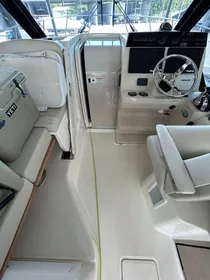 2022 Boston Whaler 325 Conquest