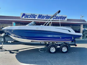 2023 Bayliner VR5 Bowrider w/ 200HP Mercury I/O