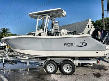 2023 Robalo R230