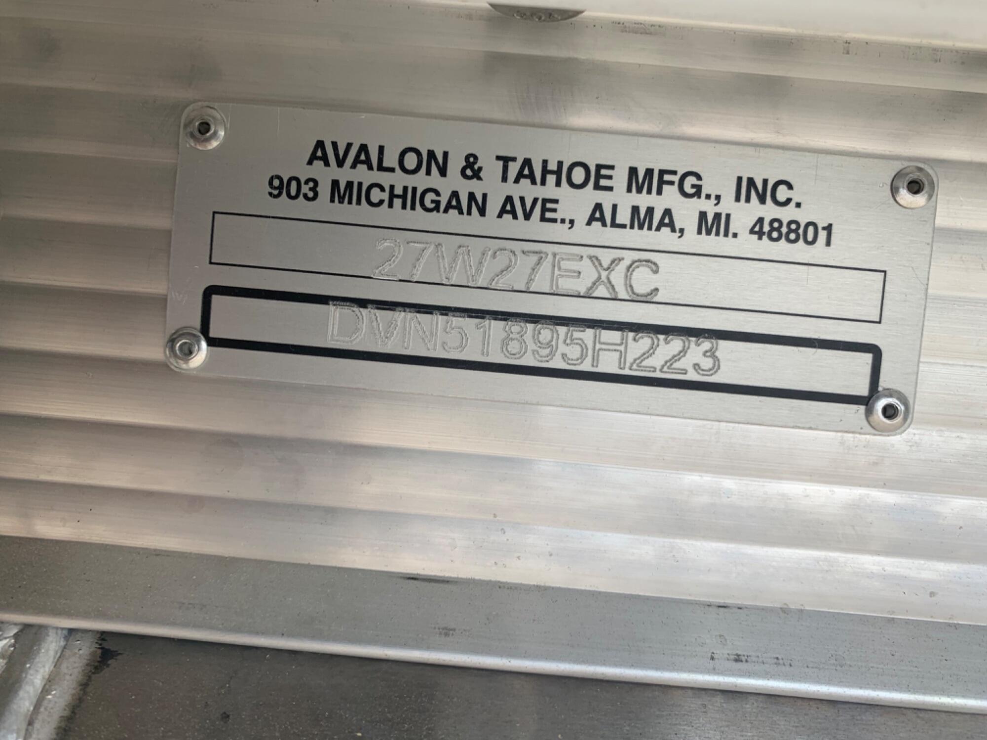 2023 Tahoe 2785 Avalon Excalibur Quad Lounger Windshield