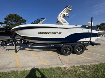 2023 MasterCraft XT22 T