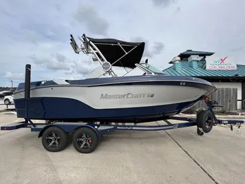 2023 MasterCraft XT22 T