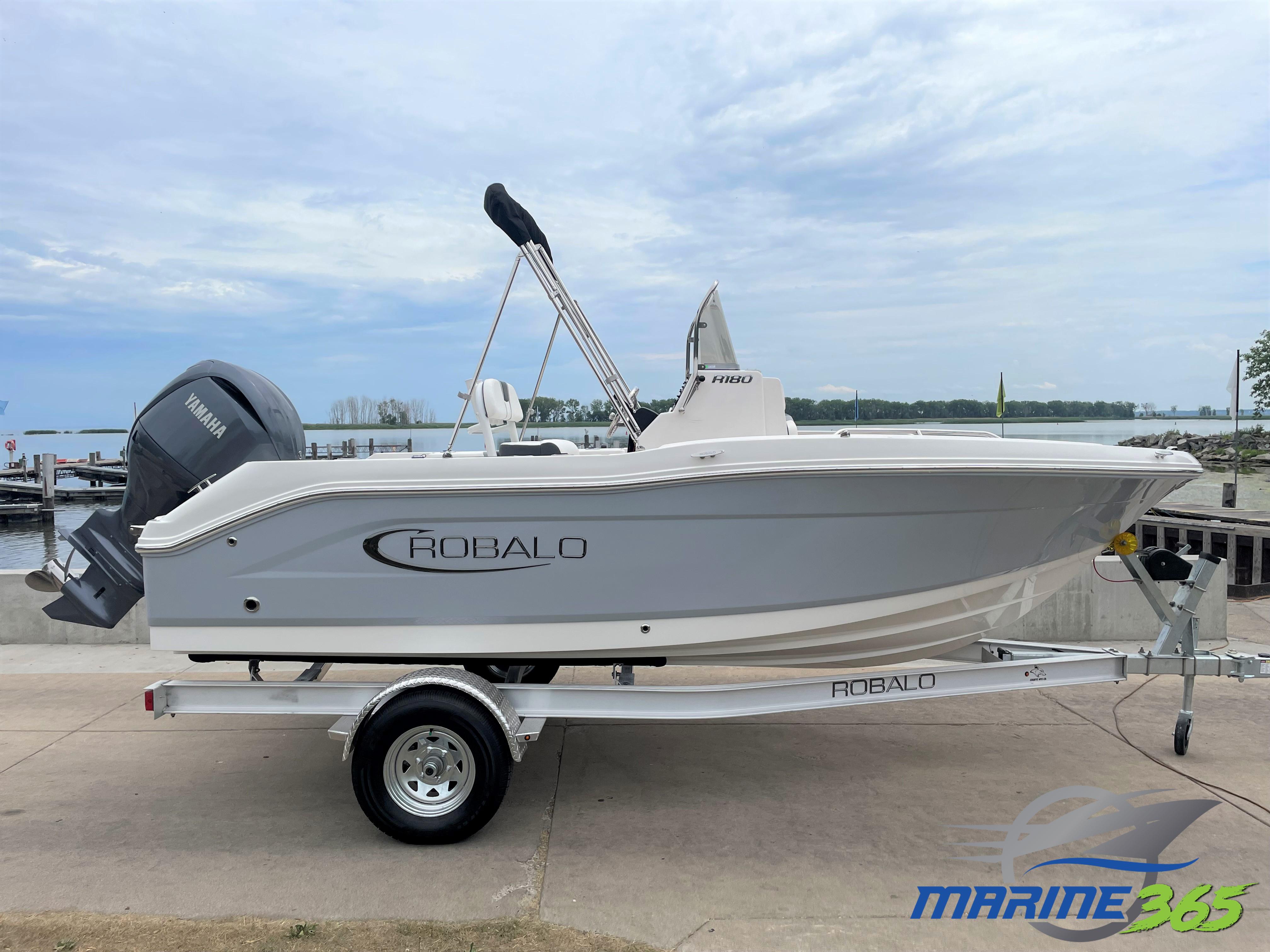 2023 Robalo R180 Center Console