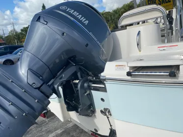 2019 Robalo 202 EX explorer