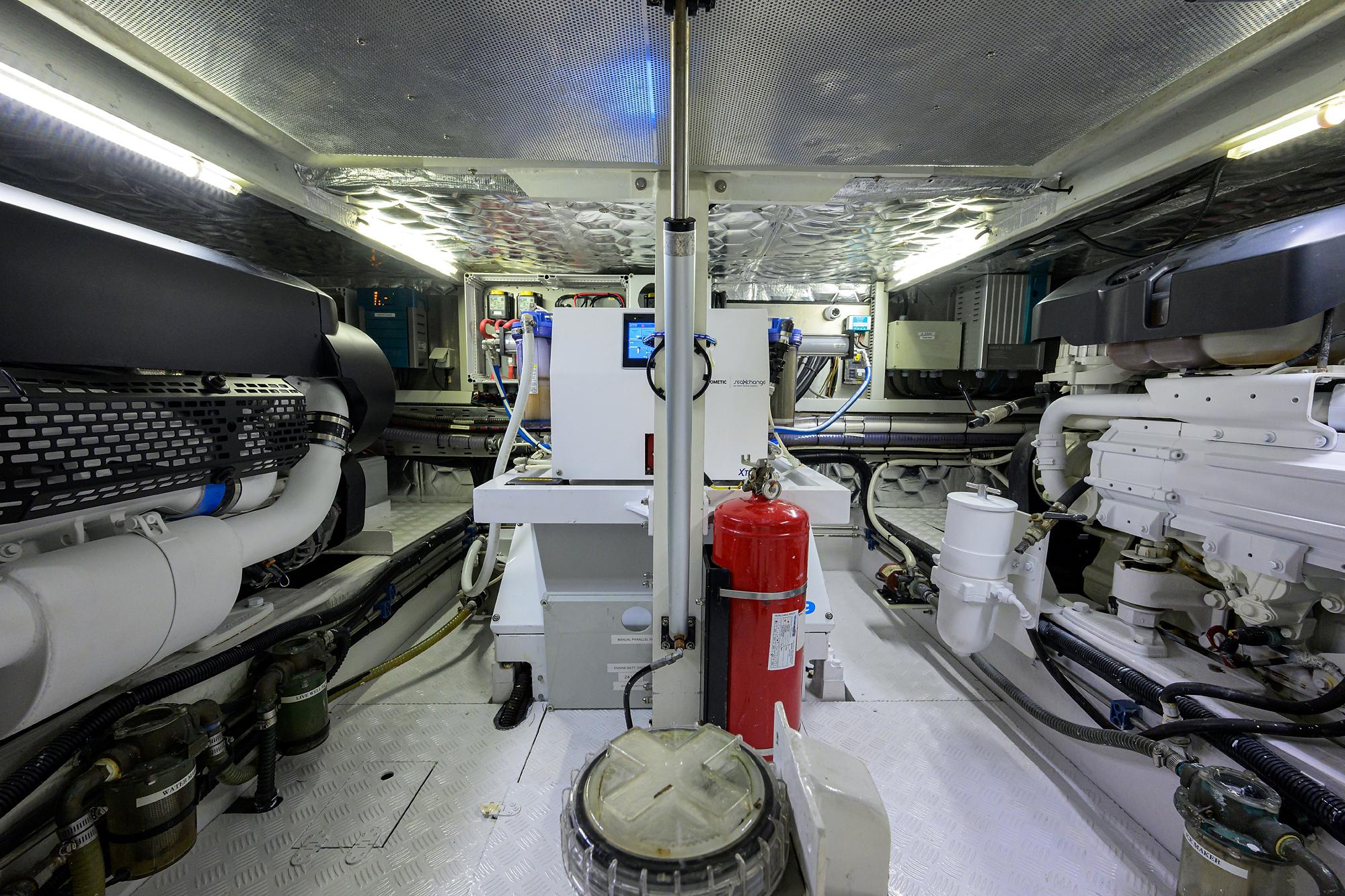 Delta 54 El Matador - Engine Room