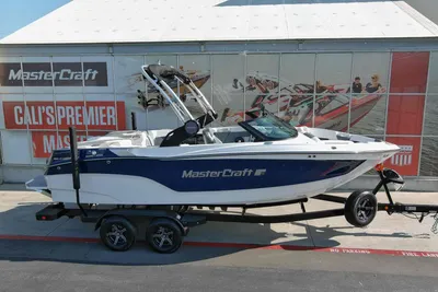 2023 MasterCraft XT22T