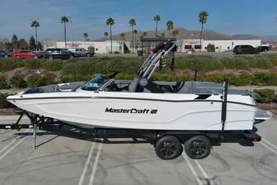 2023 MasterCraft XT24