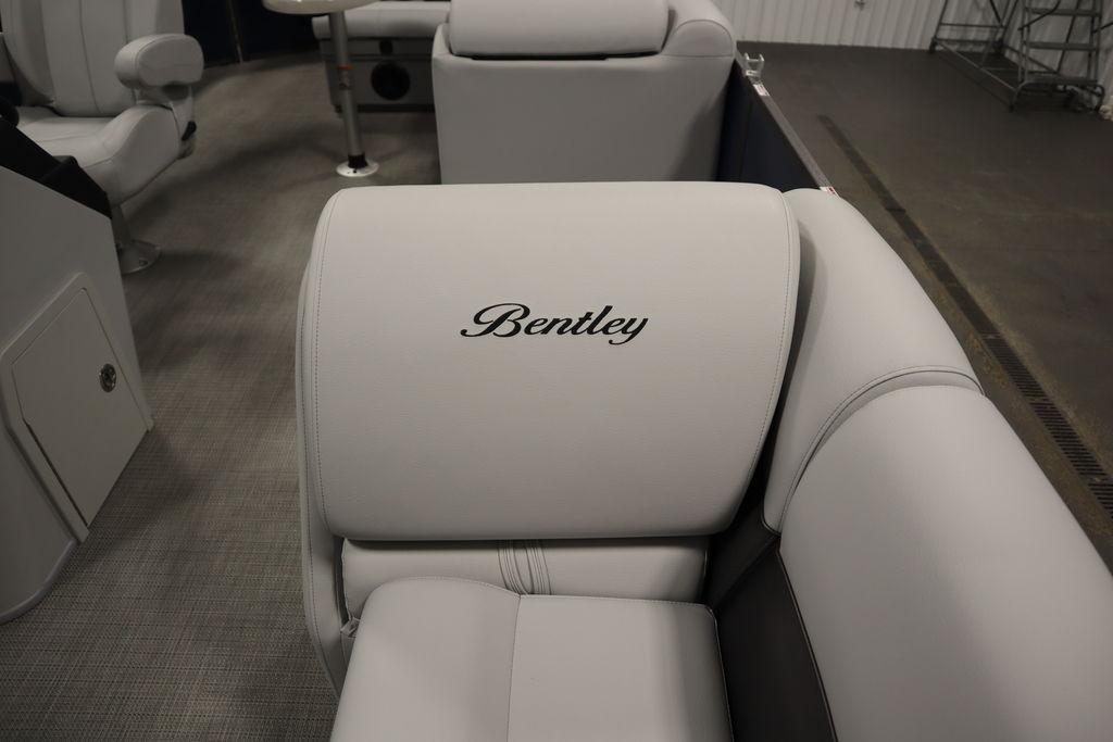 2023 Bentley Pontoons 243 Cruise Tri-toon