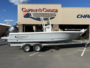 2024 Robalo 226 Cayman