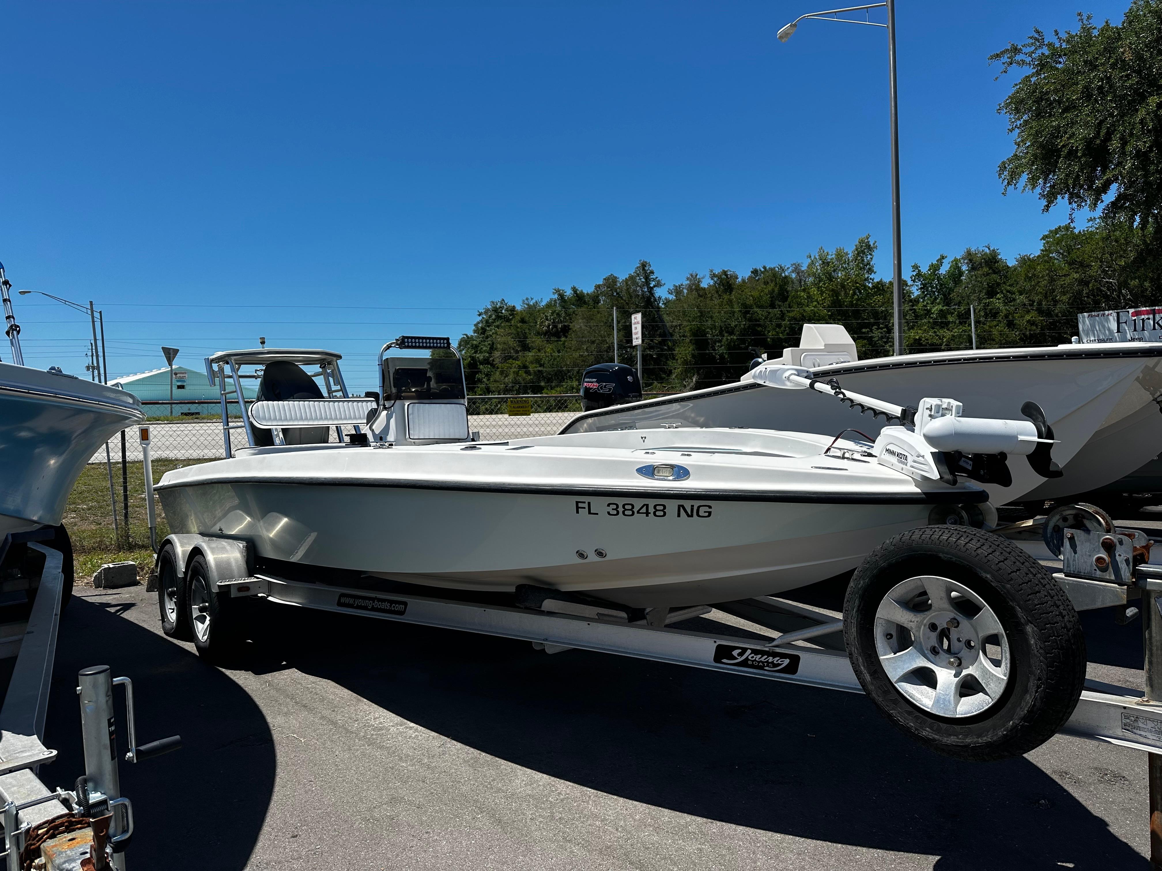 2007 Young Boats 20 Center Console