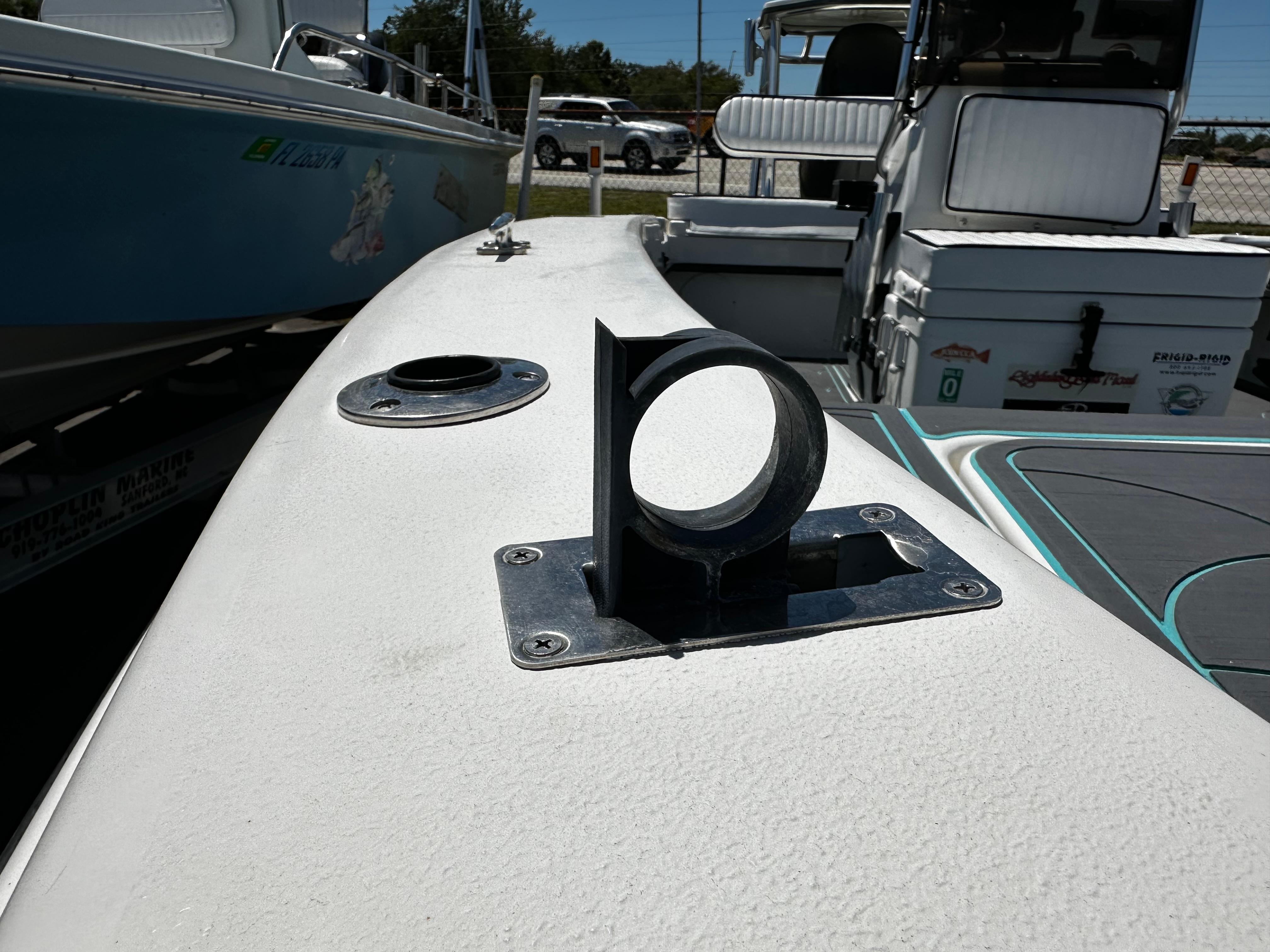 2007 Young Boats 20 Center Console
