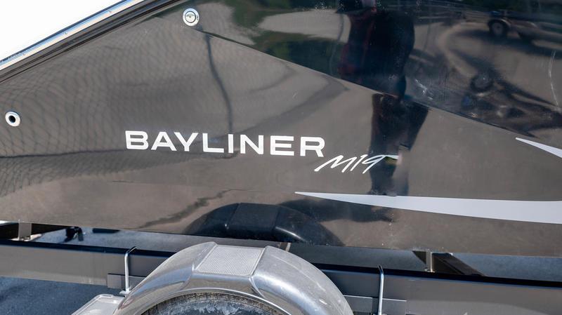 2024 Bayliner M19