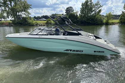 2024 Yamaha Boats AR250