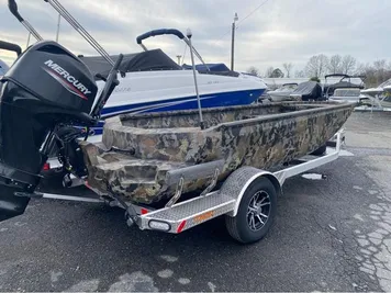 2023 Thor Lake Hammer 1754 Deluxe With 60 HP Mercury