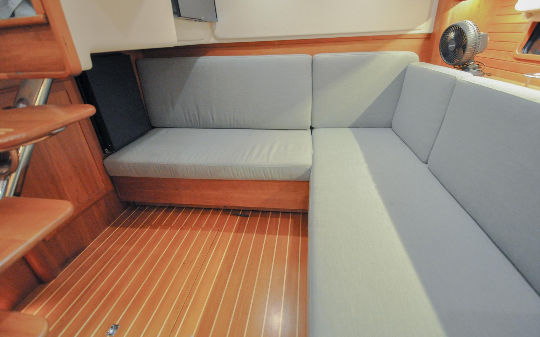 Sabre 38 Salon Express - Knot Done Yet - Lower Lounge