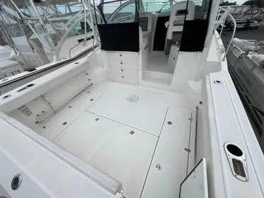 2015 Boston Whaler 315 Conquest