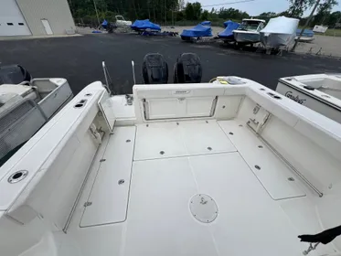 2015 Boston Whaler 315 Conquest