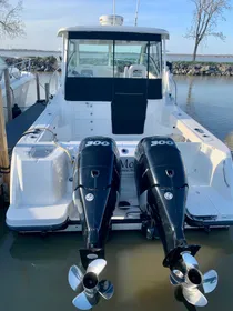 2015 Boston Whaler 315 Conquest