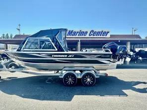 2023 Thunder Jet 200 Luxor w/ 200HP Pro XS and a 9.9 Mercury Pro Kicker