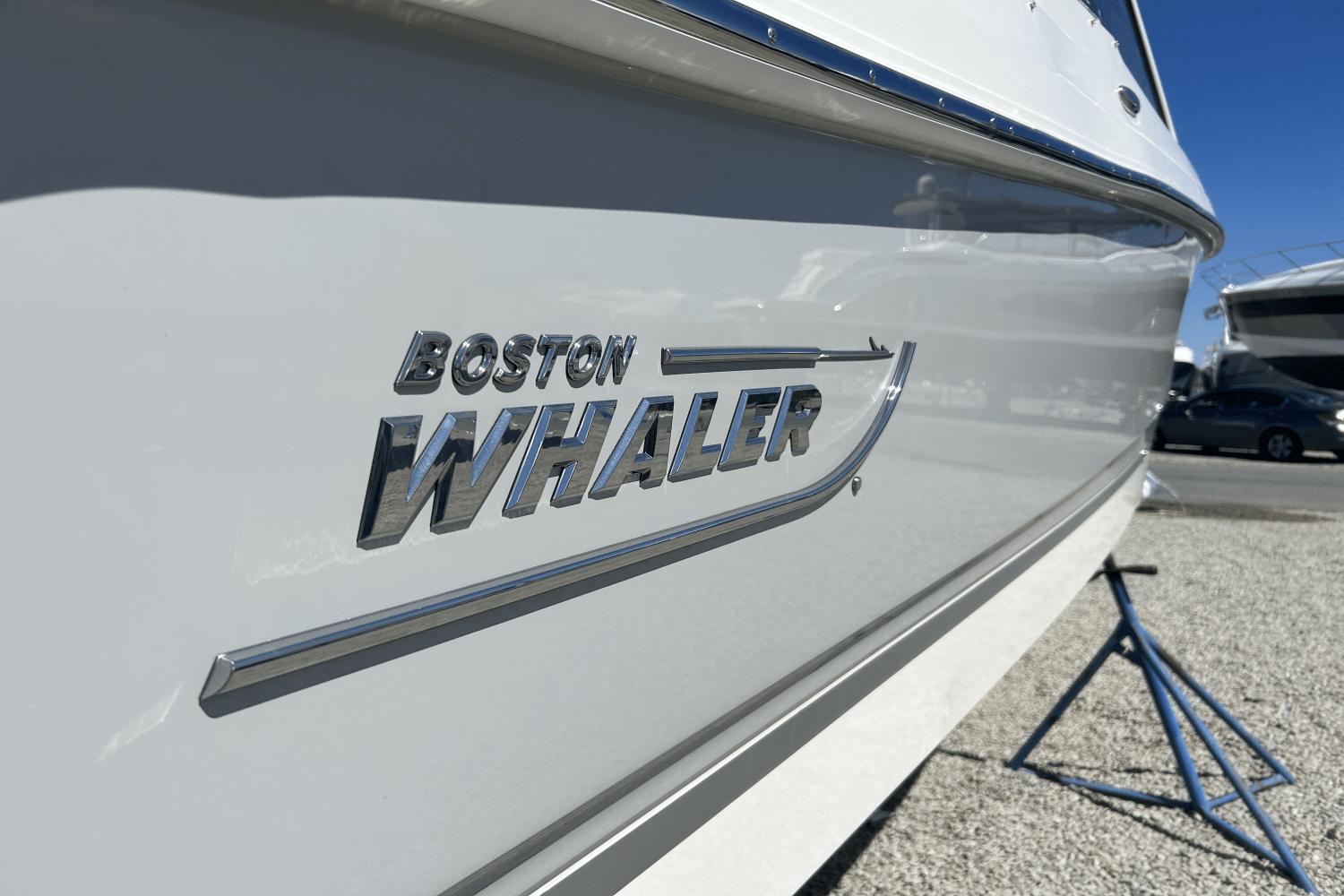 2024 Boston Whaler 240 Vantage