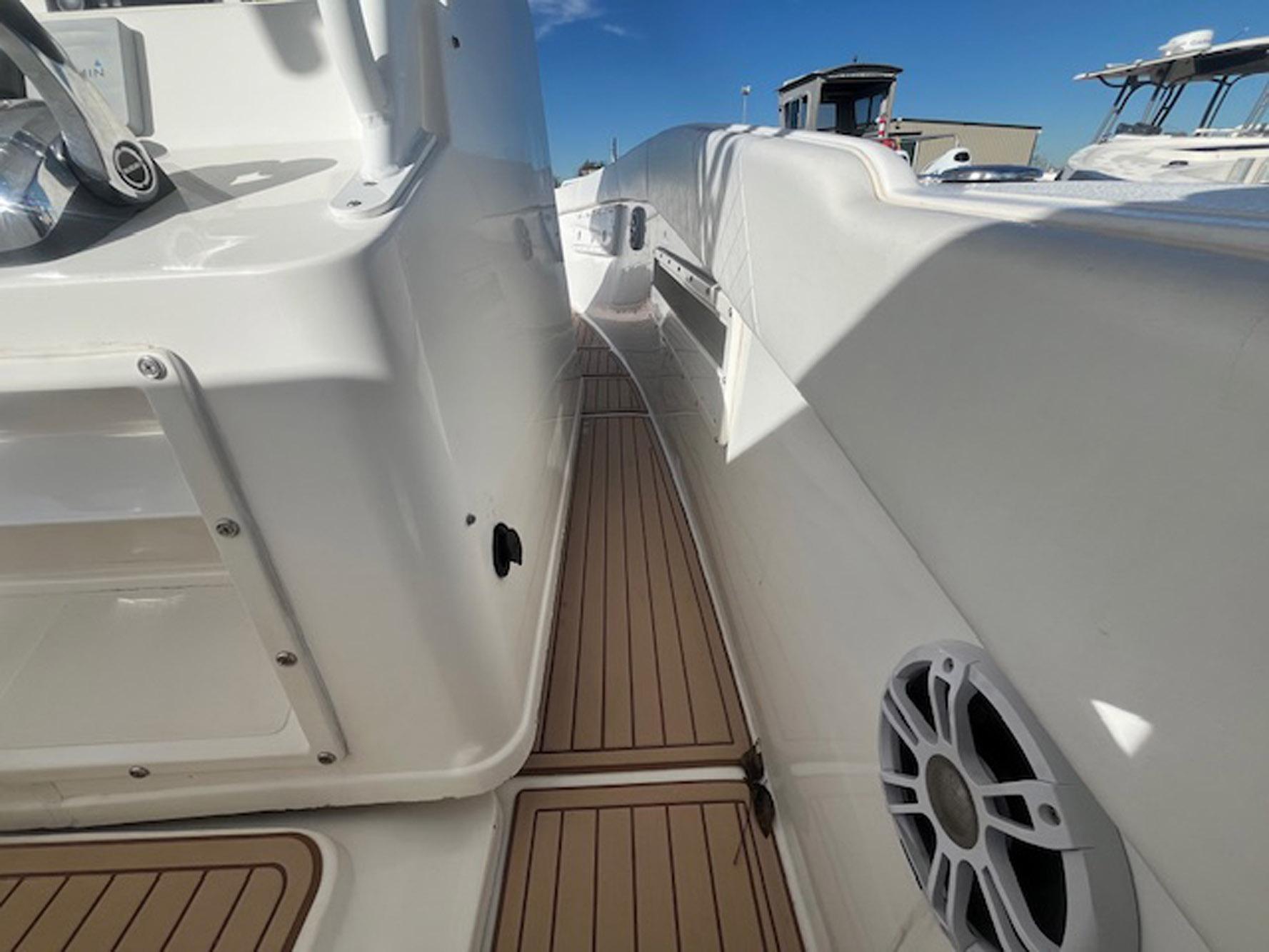 2017 Marlin Yachts 350 FM