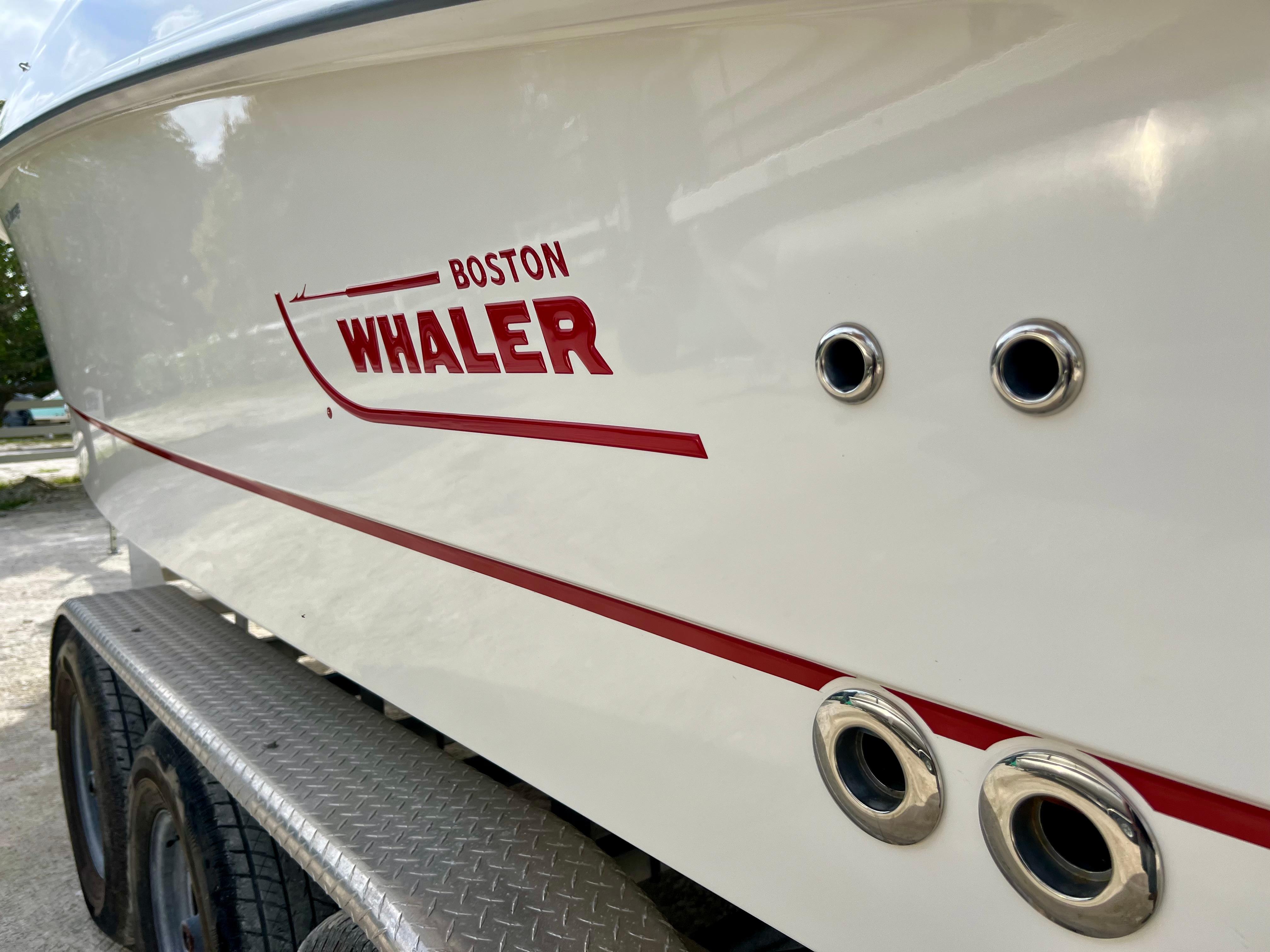 2015 Boston Whaler 250 Outrage