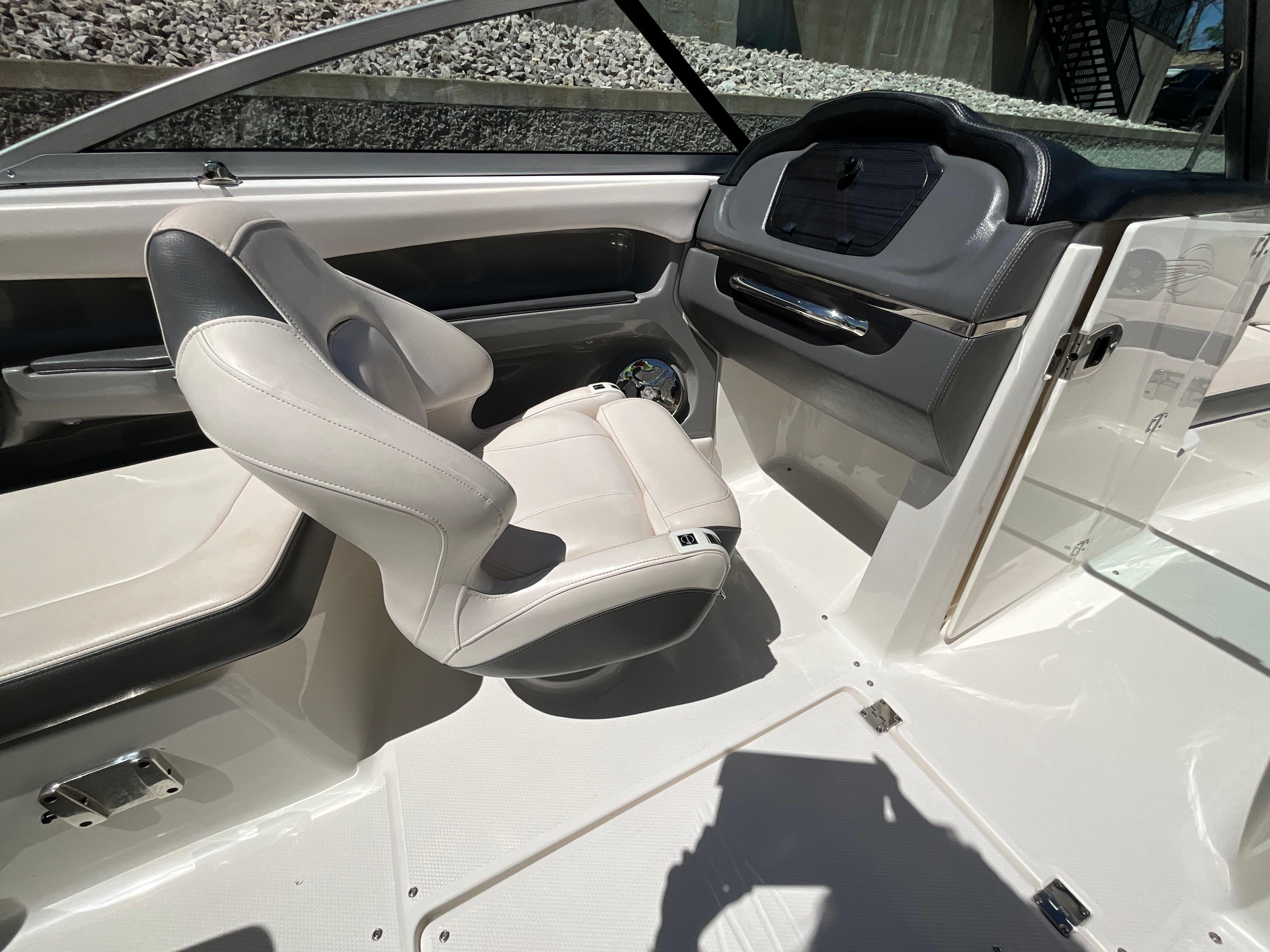 2017 Chaparral 226 SSI Deluxe