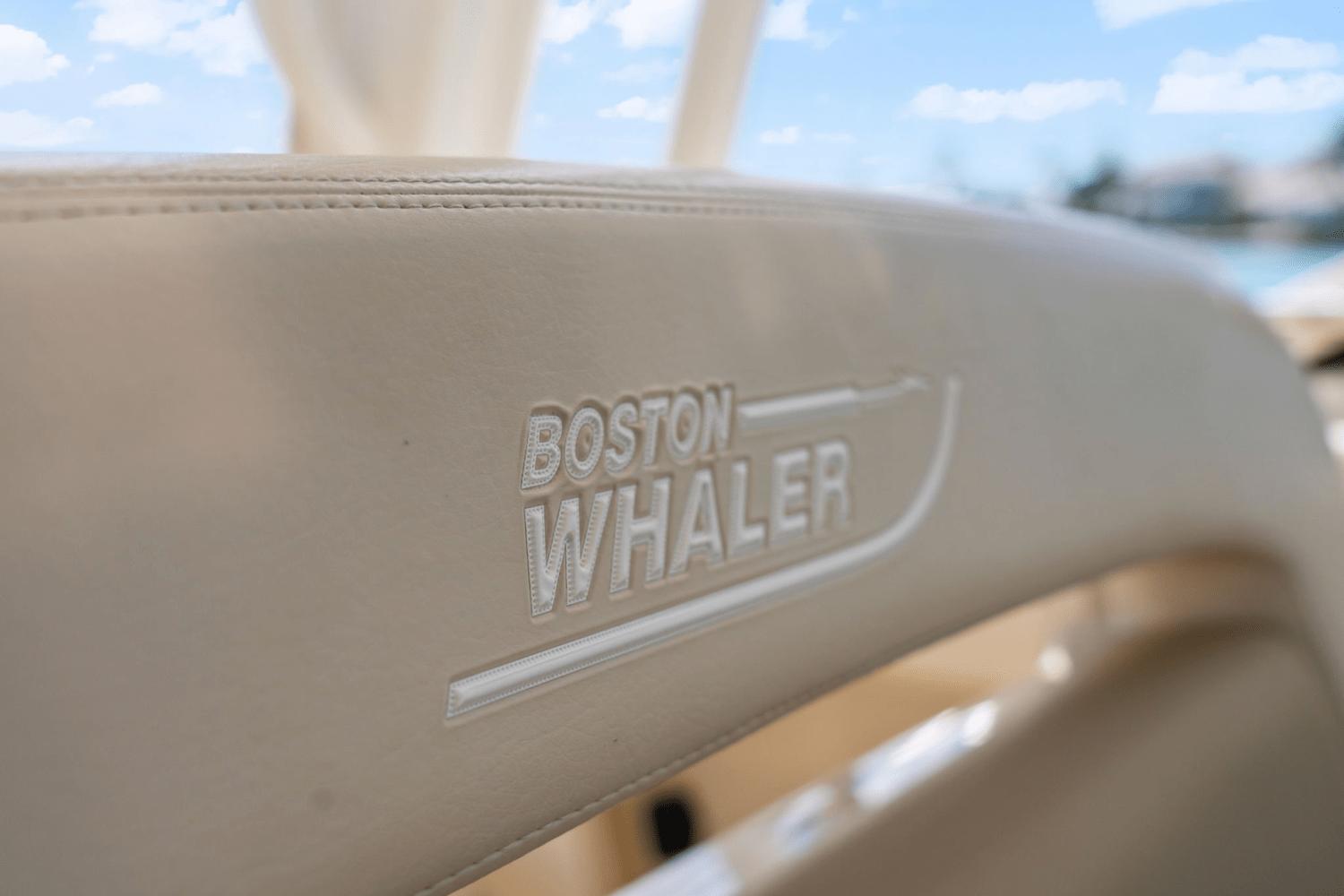 2016 Boston Whaler 320 Vantage