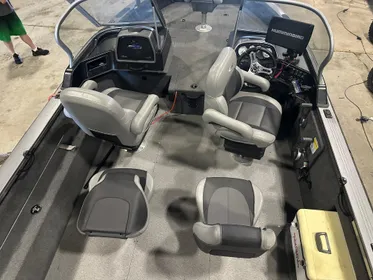 2017 Crestliner 2100 Raptor