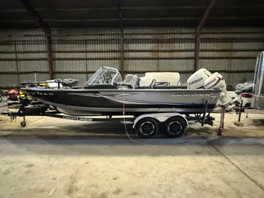 2017 Crestliner 2100 Raptor