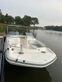 2004 Hurricane SunDeck 237 OB